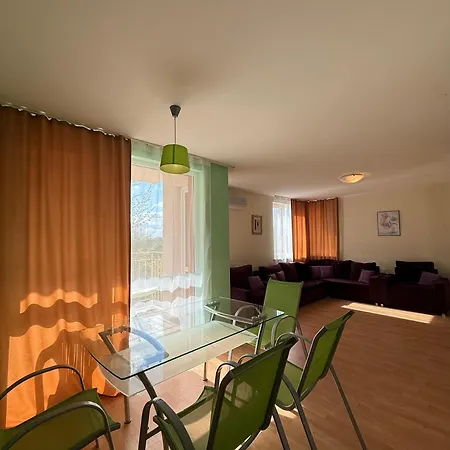 Bratanov Sunny Noks דירה